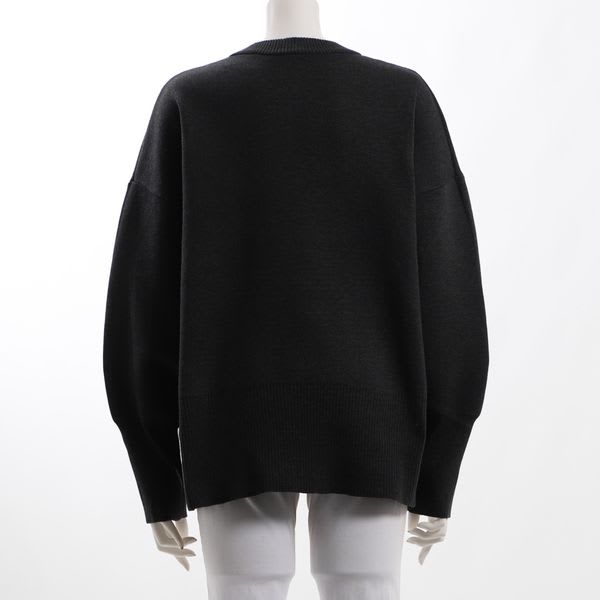 シンプルクルーネックニット