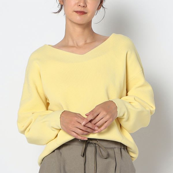 ふんわりボリュームスリーブVネックニット