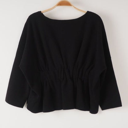 デコルテラインギャザーニット