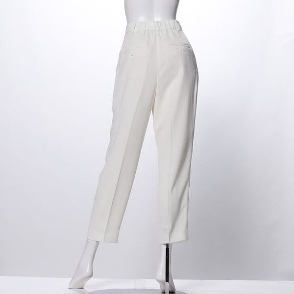 タック入りテーパードパンツ