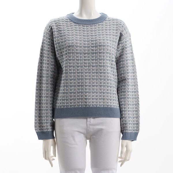 ドロップショルダーのツイードニット