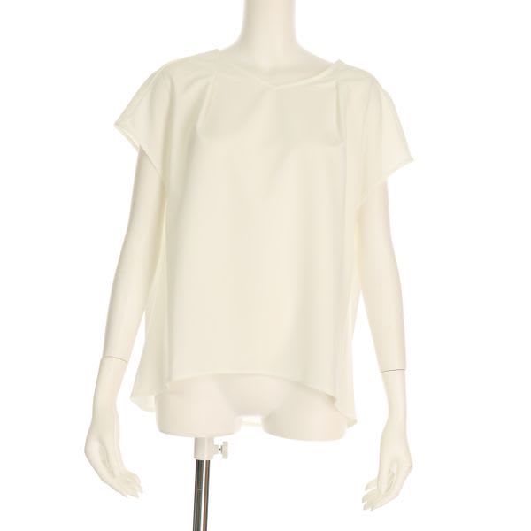 タックデザインハートネックブラウス