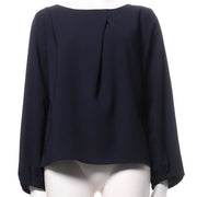 ネックラインタックブラウス