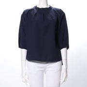 タックネックラインブラウス