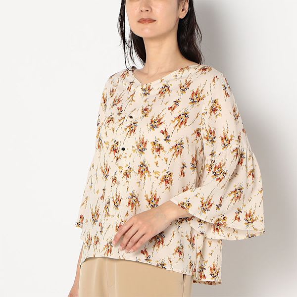 花柄バックボタンブラウス