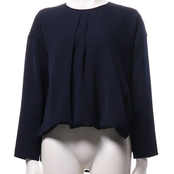 タックネックブラウス