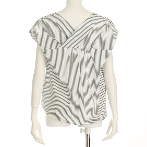 ストライプタックVネックブラウス