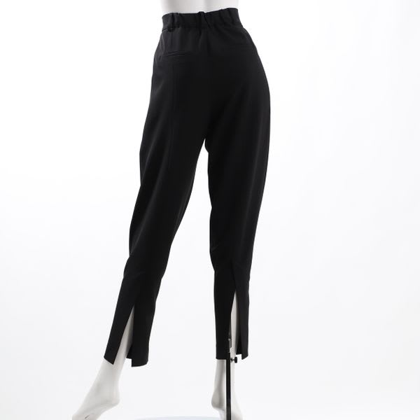 裾バックスリットタック入りテーパードパンツ