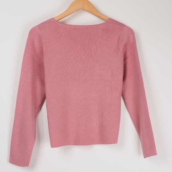 シンプルVネックニット