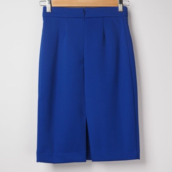 バックスリットタイトスカート