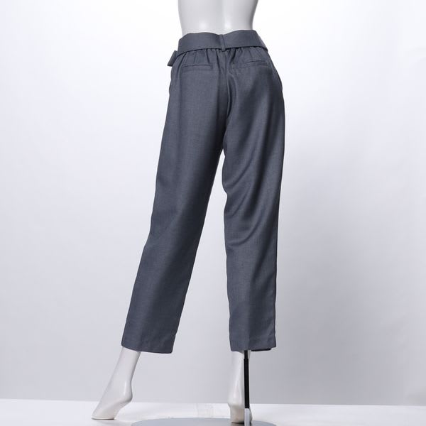 ベルト付きテーパードパンツ