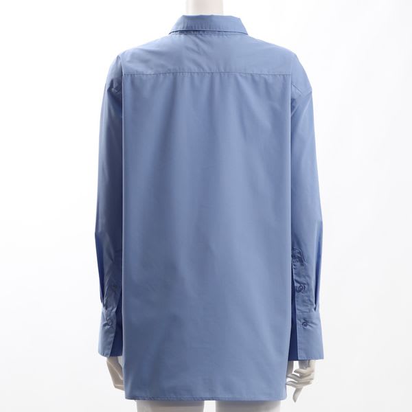 シンプルデザインシャツ