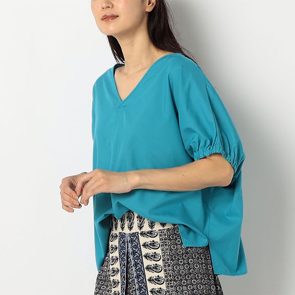 ギャザースリーブVネックブラウス