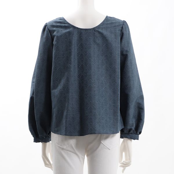 ふんわり袖ジャガード総柄ブラウス