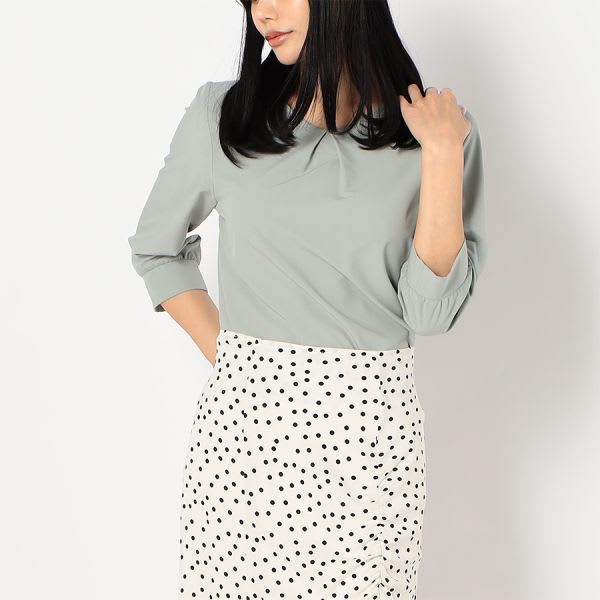 Vタックデザインブラウス