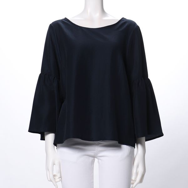 バックボタンデザインフレアスリーブブラウス