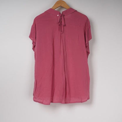 とろみ素材スキッパーカラーブラウス