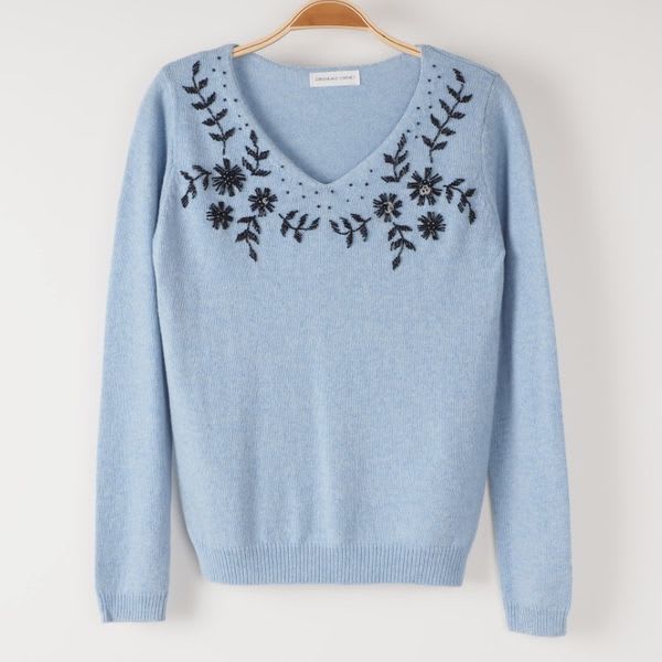 ビーズ刺繍Vネックニット