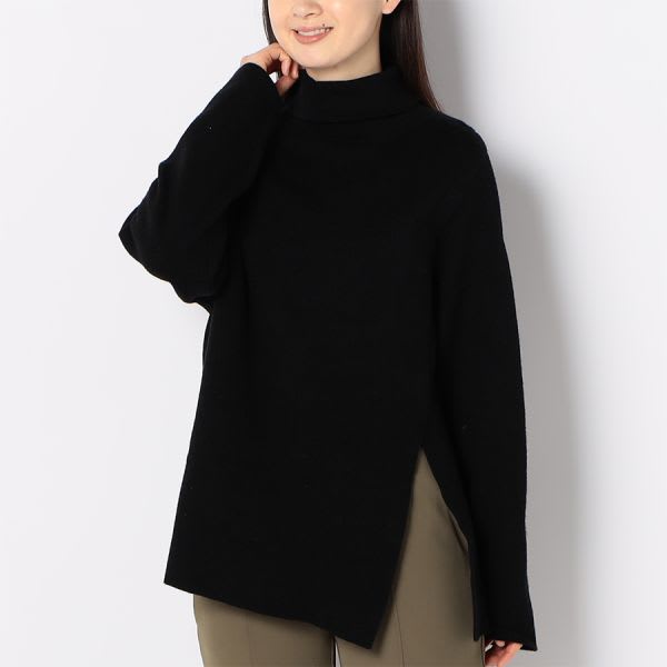 サイドスリットタートルネックニット