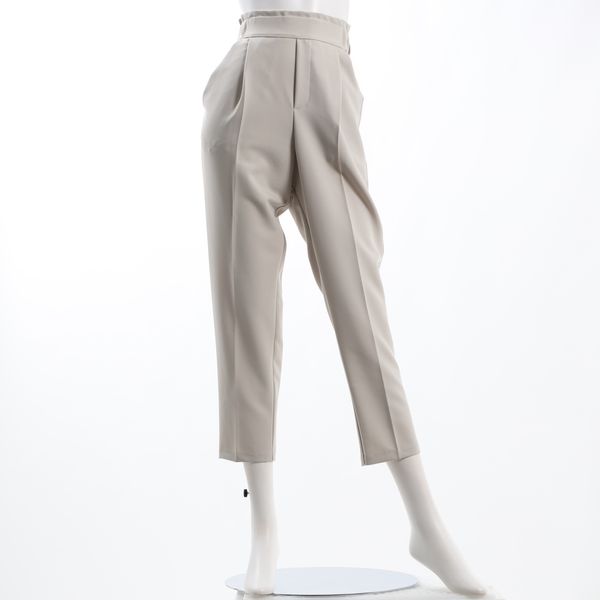タック入りテーパードパンツ