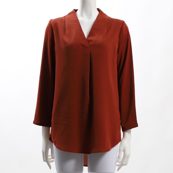 バックテールVネックブラウス