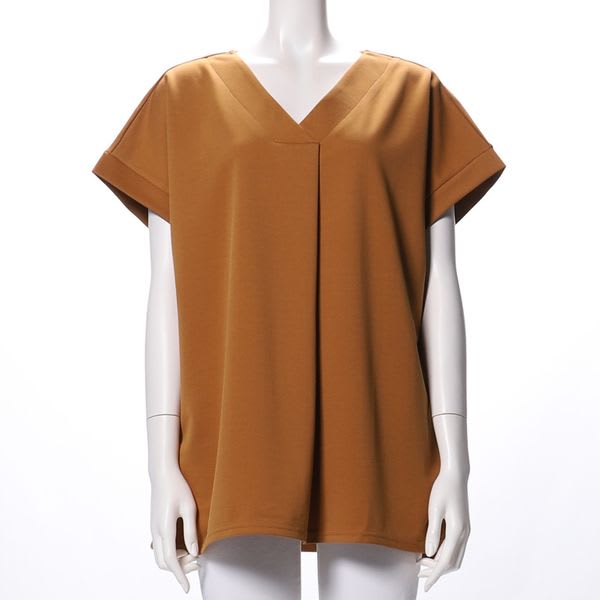 タックVネックカットソー