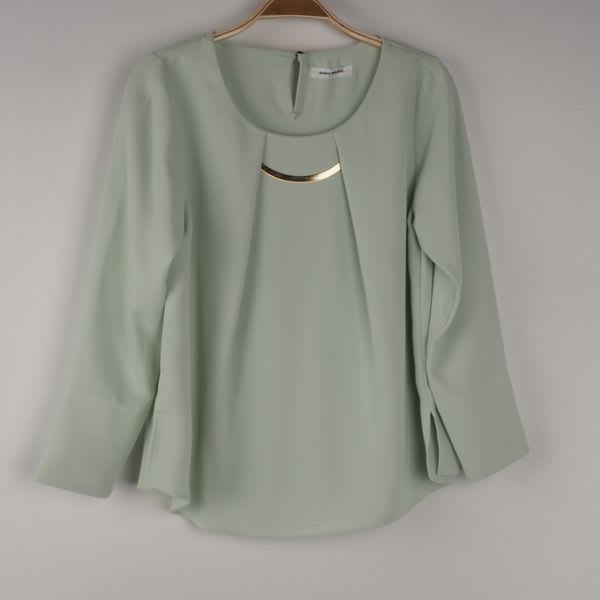 プレート付きダブルクロスブラウス