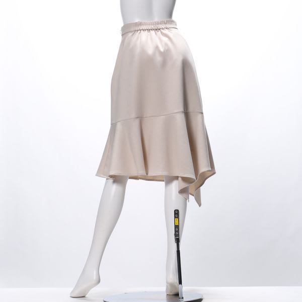 アシンメトリーヘムトランペットスカート