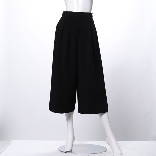 タック入りワイドパンツ