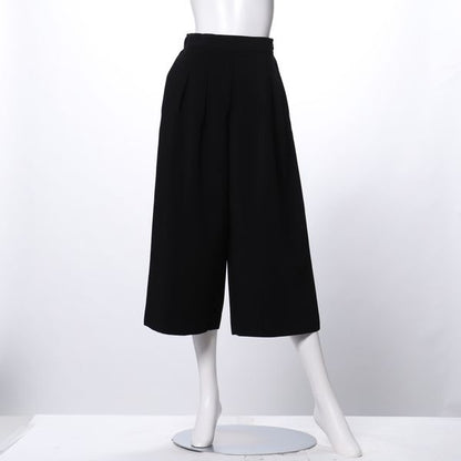 タック入りワイドパンツ