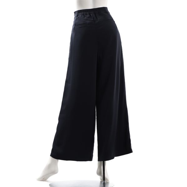タック入りワイドパンツ