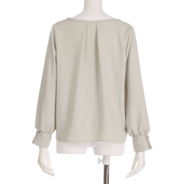 三角開きブラウス