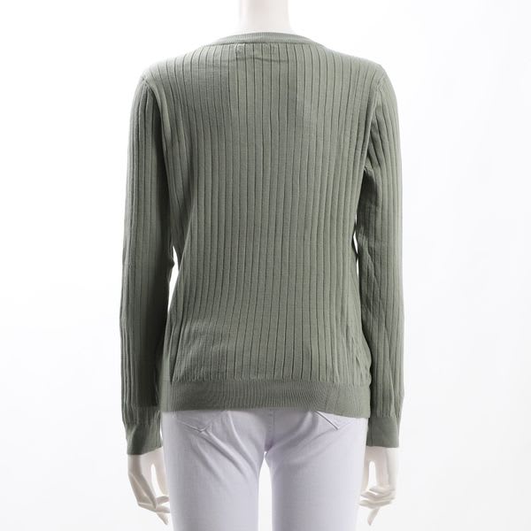 ケーブル模様クルーネックニット