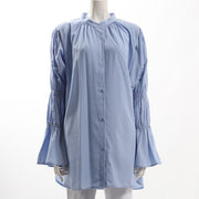 デザイン性のある袖バンドカラーブラウス