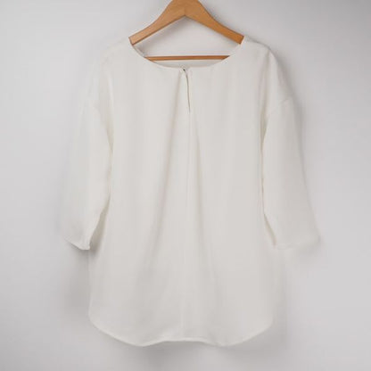 バック裾丈長めブラウス