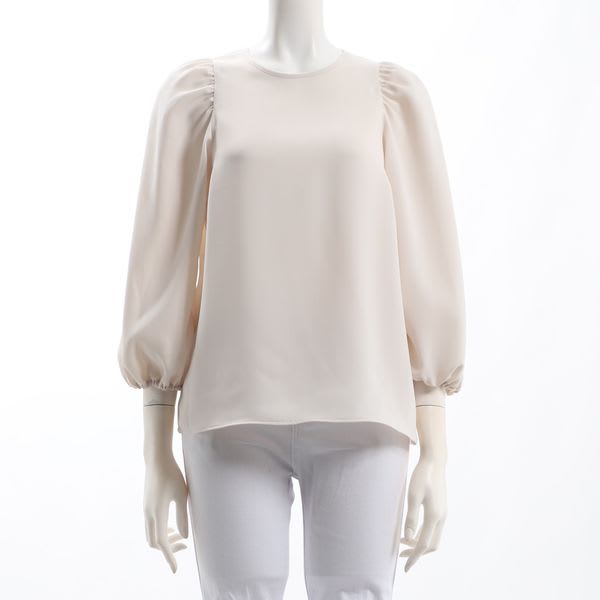 バックボタンデザインパフスリーブブラウス