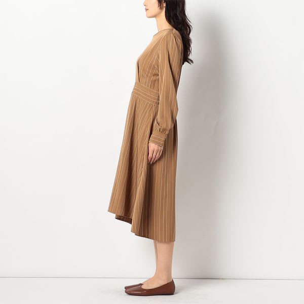 ストライプ柄ラウンドネックワンピース