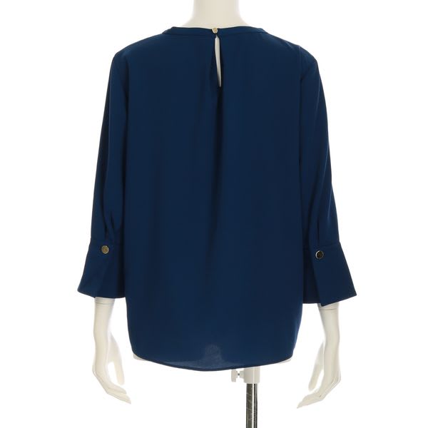 ゴールドボタンカフスブラウス