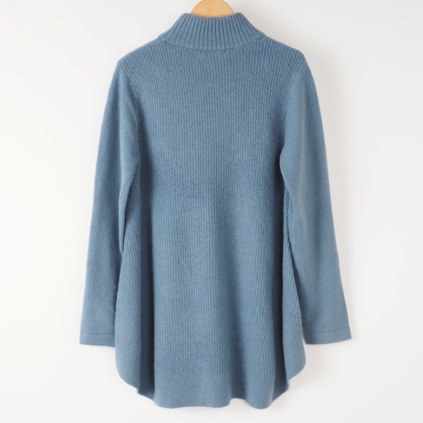 ボトルネックゆったりニット