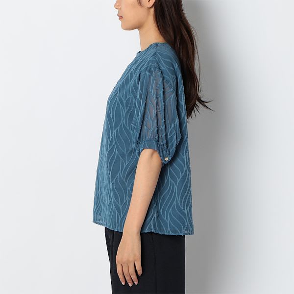 シアー素材クルーネックブラウス