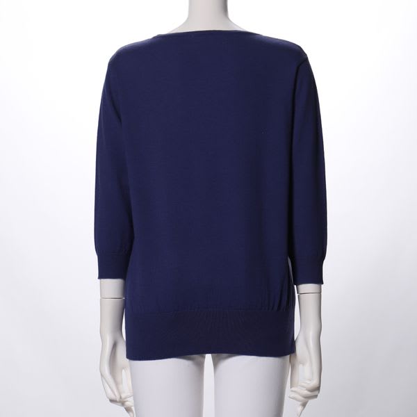 シンプルラウンドネックニット