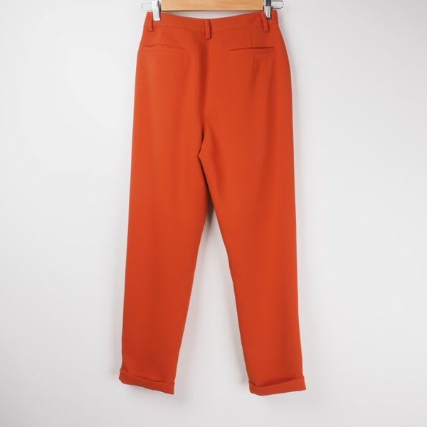 タック入り履き心地の良いパンツ