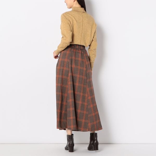 バックシームデザインタートルネックニット
