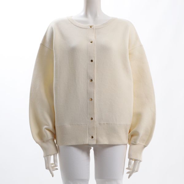 ドロップショルダーのニットカーディガン