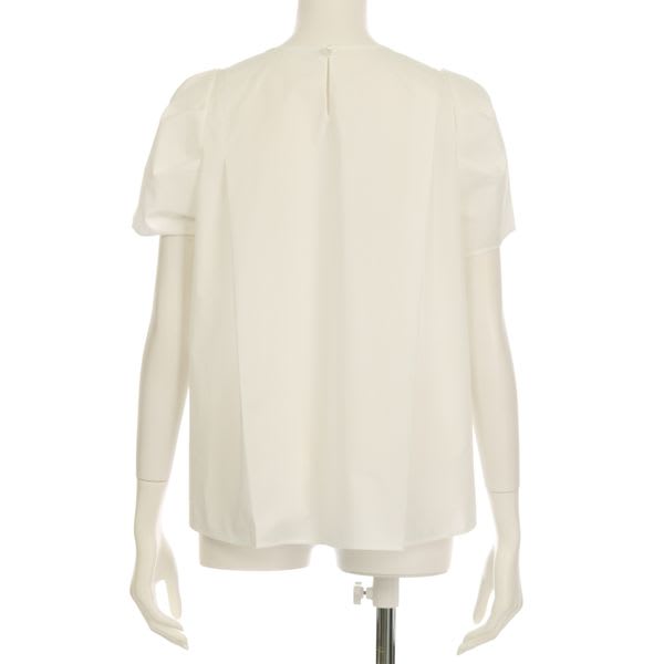 脇ダーツパフスリーブブラウス