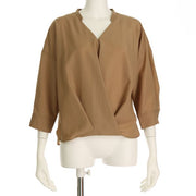 タック入りVネックブラウス