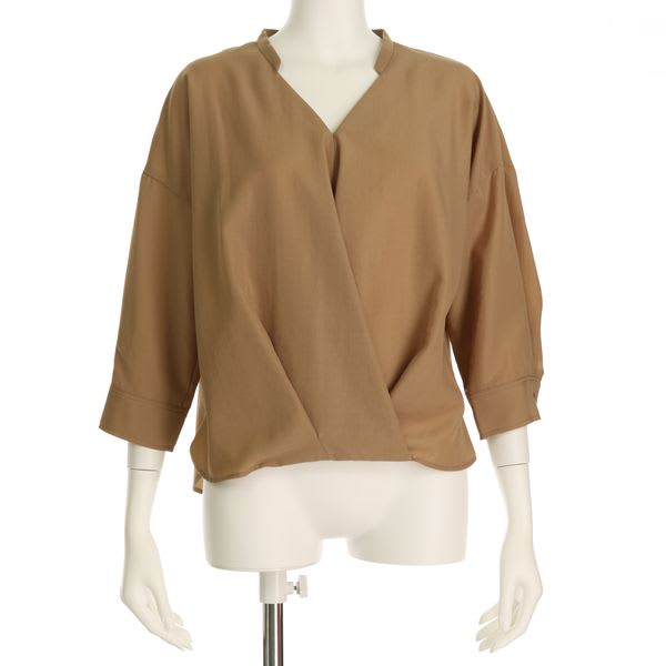 タック入りVネックブラウス