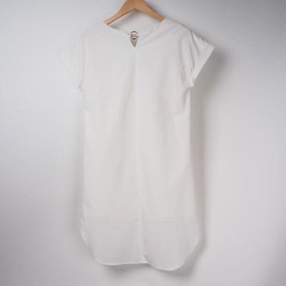 バックデザインストレートワンピース