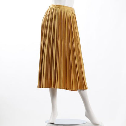 光沢のあるランダムプリーツスカート