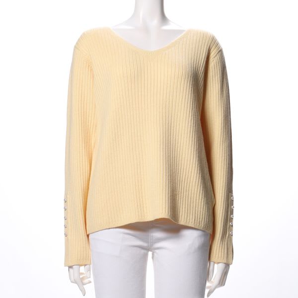 パールボタンVネックニット